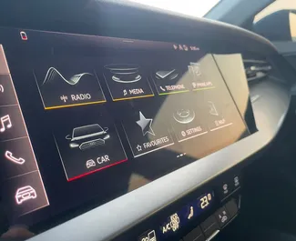 Benzine motor van 2,0L van Audi A3 Sedan 2024 te huur in Dubai.