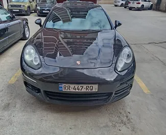Vooraanzicht van een huurauto Porsche Panamera in Tbilisi, Georgië ✓ Auto #16075. ✓ Transmissie Automatisch TM ✓ 0 beoordelingen.