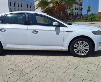 Vooraanzicht van een huurauto Ford Mondeo op de luchthaven van Tirana, Albanië ✓ Auto #16094. ✓ Transmissie Automatisch TM ✓ 0 beoordelingen.