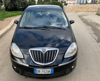Autohuur Lancia Musa #9995 Handmatig op de luchthaven van Tirana, uitgerust met 1,4L motor ➤ Van Begi in Albanië.