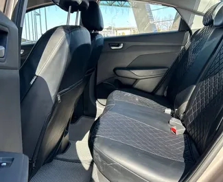 Autohuur Hyundai Accent 2021 in in Wit-Rusland, met Benzine brandstof en 130 pk ➤ Vanaf 38 USD per dag.