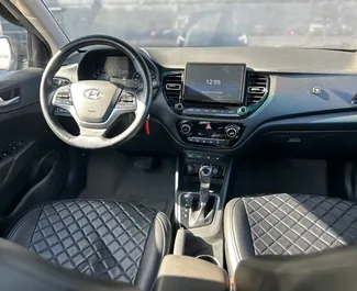 Verhuur Hyundai Accent. Economy Auto te huur in Wit-Rusland ✓ Borg van Borg van 100 USD ✓ Verzekeringsmogelijkheden TPL.