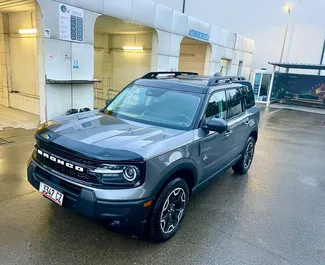 Vooraanzicht van een huurauto Ford Bronco in Tbilisi, Georgië ✓ Auto #15926. ✓ Transmissie Automatisch TM ✓ 0 beoordelingen.