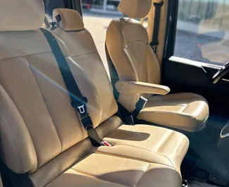 Benzine motor van 2,2L van Hyundai Staria 2024 te huur in Minsk.