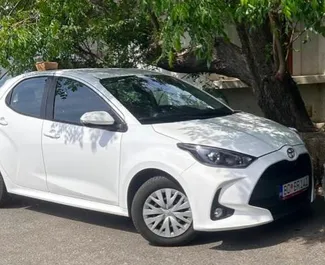 Autohuur Toyota Yaris #16209 Automatisch op Podgorica Luchthaven, uitgerust met 1,5L motor ➤ Van Yan in Montenegro.
