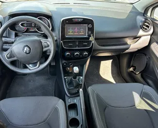 Autohuur Renault Clio 4 2016 in in Montenegro, met Diesel brandstof en 90 pk ➤ Vanaf 19 EUR per dag.