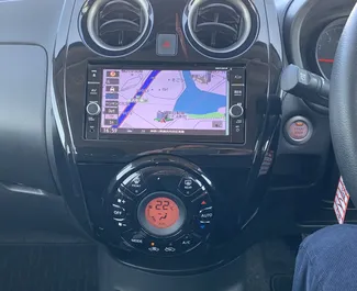 Vooraanzicht van een huurauto Nissan Note in Larnaca, Cyprus ✓ Auto #16392. ✓ Transmissie Automatisch TM ✓ 0 beoordelingen.
