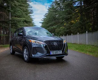Vooraanzicht van een huurauto Nissan Kicks in Tbilisi, Georgië ✓ Auto #16283. ✓ Transmissie Automatisch TM ✓ 0 beoordelingen.