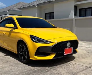 Vooraanzicht van een huurauto MG 5/GT op de luchthaven van Phuket, Thailand ✓ Auto #16293. ✓ Transmissie Automatisch TM ✓ 0 beoordelingen.