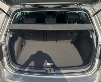 Volkswagen Golf 7 2022 beschikbaar voor verhuur in Limassol, met een kilometerlimiet van onbeperkt.