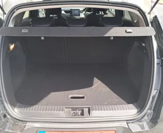 Benzine motor van 1,6L van Renault Captur 2024 te huur in Limassol.