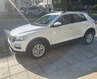 Vooraanzicht van een huurauto Volkswagen T-Roc in Limassol, Cyprus ✓ Auto #16353. ✓ Transmissie Automatisch TM ✓ 0 beoordelingen.