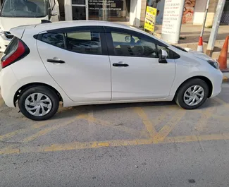 Toyota Aqua 2024 beschikbaar voor verhuur in Limassol, met een kilometerlimiet van onbeperkt.