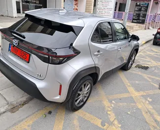 Hybride motor van 1,6L van Toyota Yaris Cross 2025 te huur in Limassol.