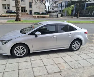 Vooraanzicht van een huurauto Toyota Corolla Sedan in Limassol, Cyprus ✓ Auto #16352. ✓ Transmissie Automatisch TM ✓ 0 beoordelingen.