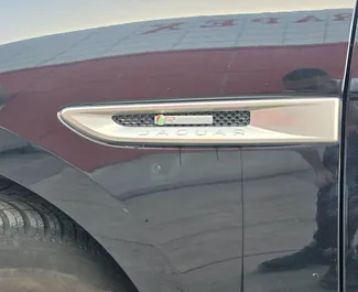 Diesel motor van 2,0L van Jaguar F-PACE 2021 te huur in Bar.