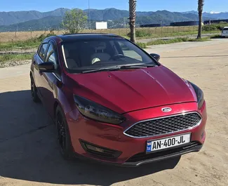Verhuur Ford Focus. Comfort Auto te huur in Georgië ✓ Borg van Zonder Borg ✓ Verzekeringsmogelijkheden TPL, CDW, Geen storting.