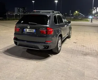 Diesel motor van 3,0L van BMW X5 2013 te huur in Tirana.