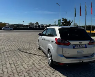 Ford C-Max Grand 2015 beschikbaar voor verhuur in Tirana, met een kilometerlimiet van onbeperkt.