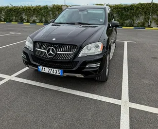 Mercedes-Benz ML350 2011 beschikbaar voor verhuur in Durrës, met een kilometerlimiet van onbeperkt.