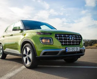 Vooraanzicht van een huurauto Hyundai Venue in Tbilisi, Georgië ✓ Auto #16282. ✓ Transmissie Automatisch TM ✓ 0 beoordelingen.