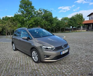 Diesel motor van 2,0L van Volkswagen Golf Sportsvan 2019 te huur in Budva.