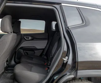 Verhuur Jeep Compass. Comfort, Crossover Auto te huur in Georgië ✓ Borg van Borg van 560 GEL ✓ Verzekeringsmogelijkheden TPL, CDW, SCDW, FDW, Passagiers, Diefstal.