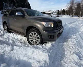 Vooraanzicht van een huurauto Toyota Sequoia Ii in Bishkek, Kirgizië ✓ Auto #16333. ✓ Transmissie Automatisch TM ✓ 0 beoordelingen.