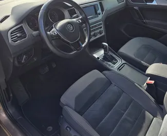 Verhuur Volkswagen Golf Sportsvan. Comfort, Minivan Auto te huur in Montenegro ✓ Borg van Zonder Borg ✓ Verzekeringsmogelijkheden TPL, Passagiers, Geen storting.