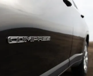 Benzine motor van 2,0L van Jeep Compass 2024 te huur in Tbilisi.