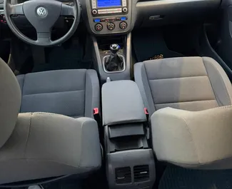 Benzine motor van 1,6L van Volkswagen Golf 5 2008 te huur in Tirana.