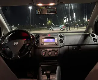 Benzine motor van 1,4L van Volkswagen Golf Plus 2008 te huur in Tirana.