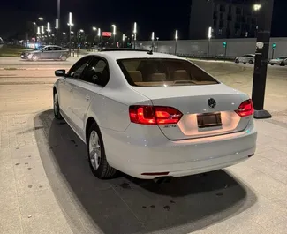 Verhuur Volkswagen Jetta. Economy, Comfort Auto te huur in Albanië ✓ Borg van Zonder Borg ✓ Verzekeringsmogelijkheden TPL, Buitenland.