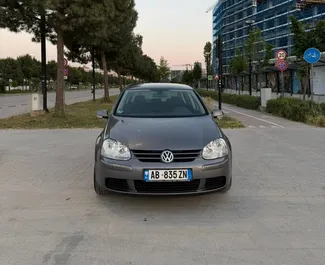 Vooraanzicht van een huurauto Volkswagen Golf 5 in Tirana, Albanië ✓ Auto #16489. ✓ Transmissie Handmatig TM ✓ 0 beoordelingen.