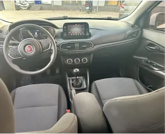 Verhuur Fiat Egea. Economy, Comfort Auto te huur in Turkije ✓ Borg van Borg van 650 USD ✓ Verzekeringsmogelijkheden TPL, CDW, SCDW, FDW, Jonge, Geen storting.