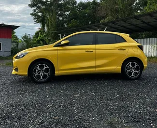 Hybride motor van 1,5L van MG 3 2025 te huur op de luchthaven van Phuket.