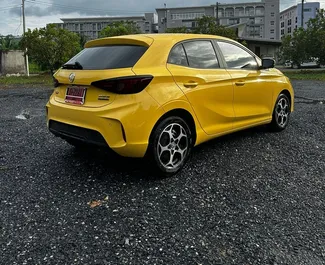 MG 3 2025 beschikbaar voor verhuur op de luchthaven van Phuket, met een kilometerlimiet van onbeperkt.