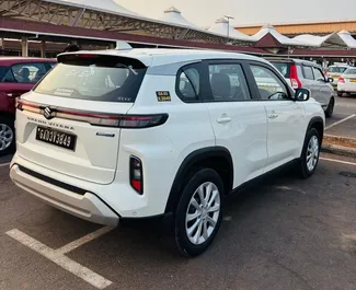 Vooraanzicht van een huurauto Suzuki Grand Vitara op de luchthaven van Goa, Goa ✓ Auto #16192. ✓ Transmissie Automatisch TM ✓ 0 beoordelingen.