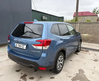 Vooraanzicht van een huurauto Subaru Forester in Koetaisi, Georgië ✓ Auto #16486. ✓ Transmissie Automatisch TM ✓ 0 beoordelingen.