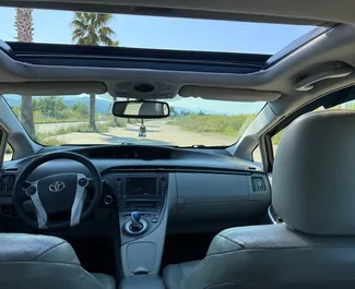 Verhuur Toyota Prius. Economy, Comfort Auto te huur in Georgië ✓ Borg van Zonder Borg ✓ Verzekeringsmogelijkheden TPL, CDW, Geen storting.