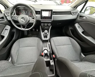 Vooraanzicht van een huurauto Renault Clio 5 in Becici, Montenegro ✓ Auto #16381. ✓ Transmissie Handmatig TM ✓ 0 beoordelingen.