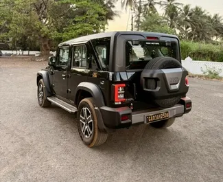 Autohuur Mahindra Thar Roxx 2026 in in Goa, met Benzine brandstof en 89 pk ➤ Vanaf 84 USD per dag.