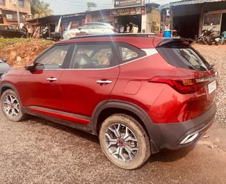 Verhuur Kia Seltos. Economy, Comfort, Crossover Auto te huur in Goa ✓ Borg van Borg van 60 USD ✓ Verzekeringsmogelijkheden TPL.