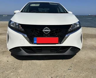 Nissan Note 2022 beschikbaar voor verhuur in Larnaca, met een kilometerlimiet van onbeperkt.