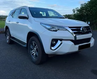 Autohuur Toyota Fortuner 2024 in in Goa, met Diesel brandstof en 201 pk ➤ Vanaf 76 USD per dag.