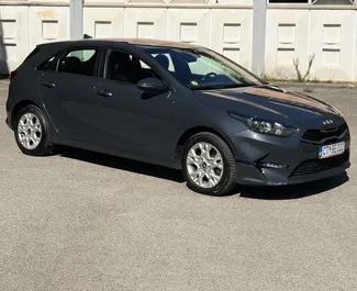 Vooraanzicht van een huurauto Kia Ceed in Becici, Montenegro ✓ Auto #16385. ✓ Transmissie Automatisch TM ✓ 0 beoordelingen.