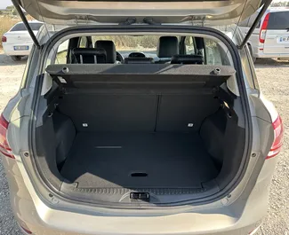 Ford B-Max 2015 beschikbaar voor verhuur op de luchthaven van Tirana, met een kilometerlimiet van onbeperkt.