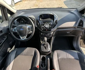 Ford B-Max 2015 met Vooraandrijving systeem, beschikbaar op de luchthaven van Tirana.