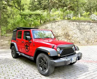 Vooraanzicht van een huurauto Jeep Wrangler in Tbilisi, Georgië ✓ Auto #16028. ✓ Transmissie Automatisch TM ✓ 0 beoordelingen.