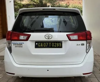 Autohuur Toyota Innova #16175 Automatisch op de luchthaven van Goa, uitgerust met 2,4L motor ➤ Van Umar in Goa.